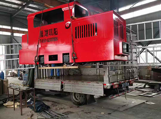 礦用（yòng）防爆柴油機鋼輪普軌機車裝車發貨中