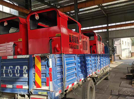 礦用（yòng）防爆柴油機鋼輪普軌機車裝車發貨中